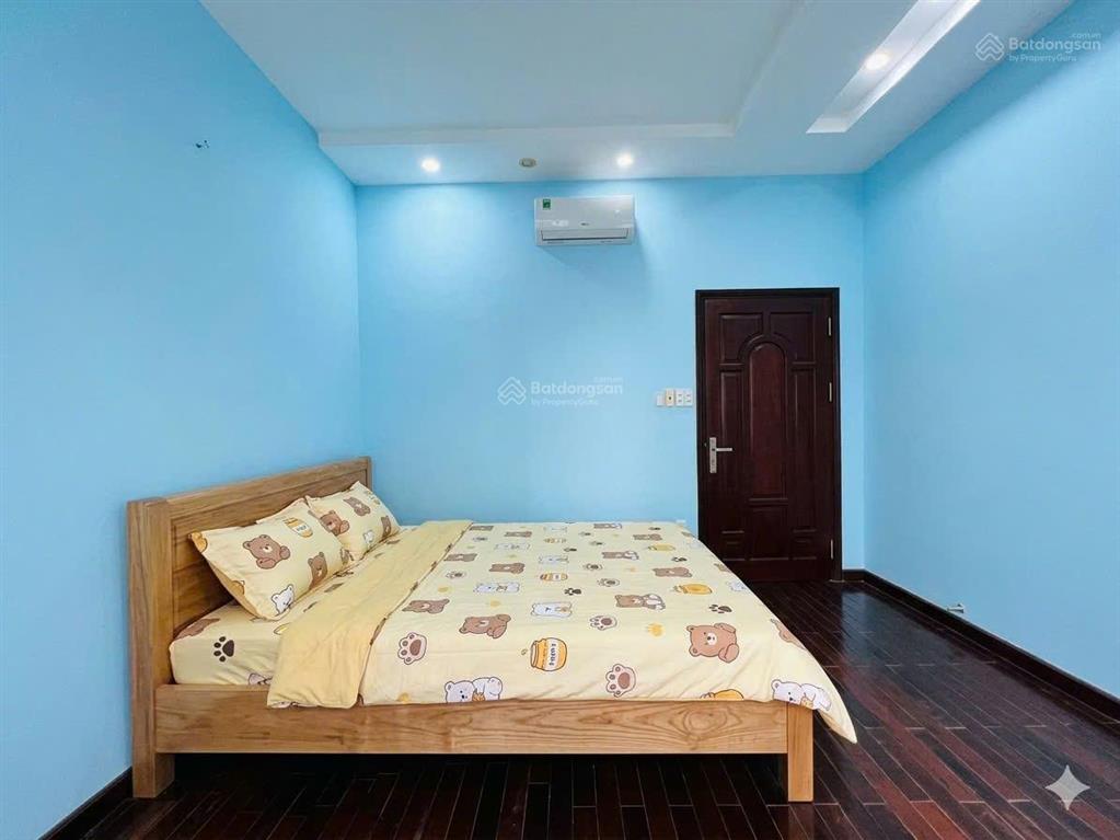 Gấp bán xe hơi đậu cửa  nhà 3 tầng x 60 m2 ra phan đăng lưu