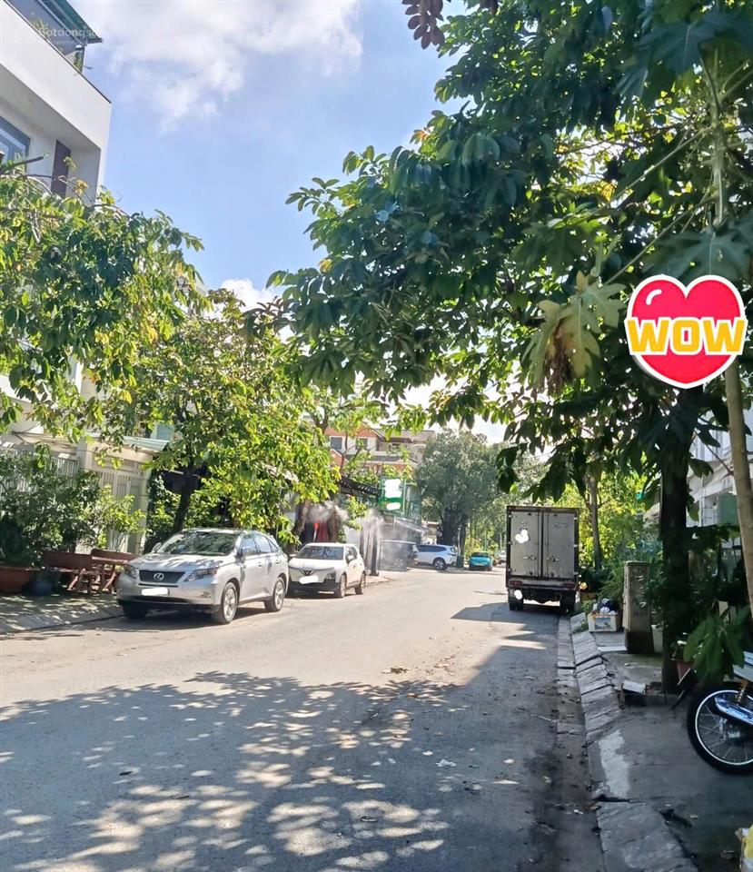 Đường 8m  xe hơi đậu cửa cả ngày. nhà 3 tầng ngay dương quảng hàm  bán gấp