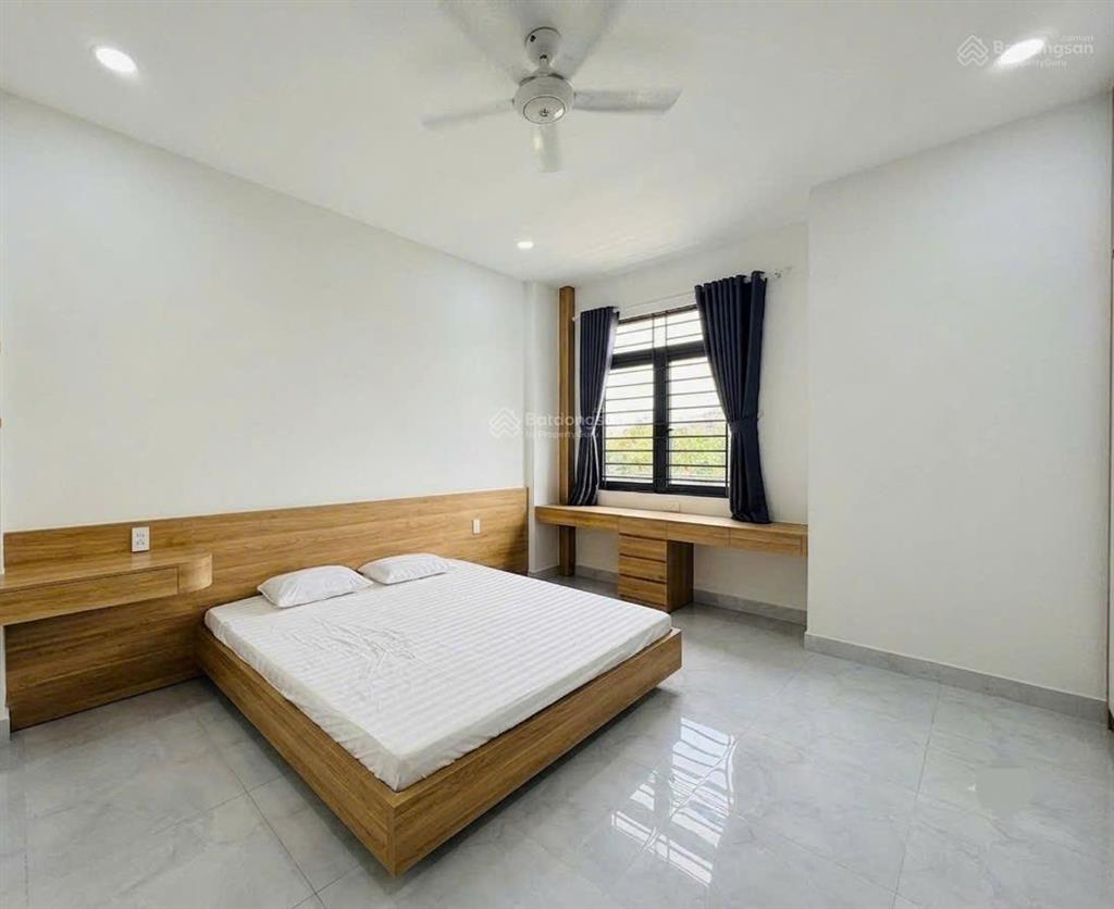 Gấp bán 39m2 x 4 tầng nhà đẹp, hẻm 2 xe hơi thông ra dương quảng hàm