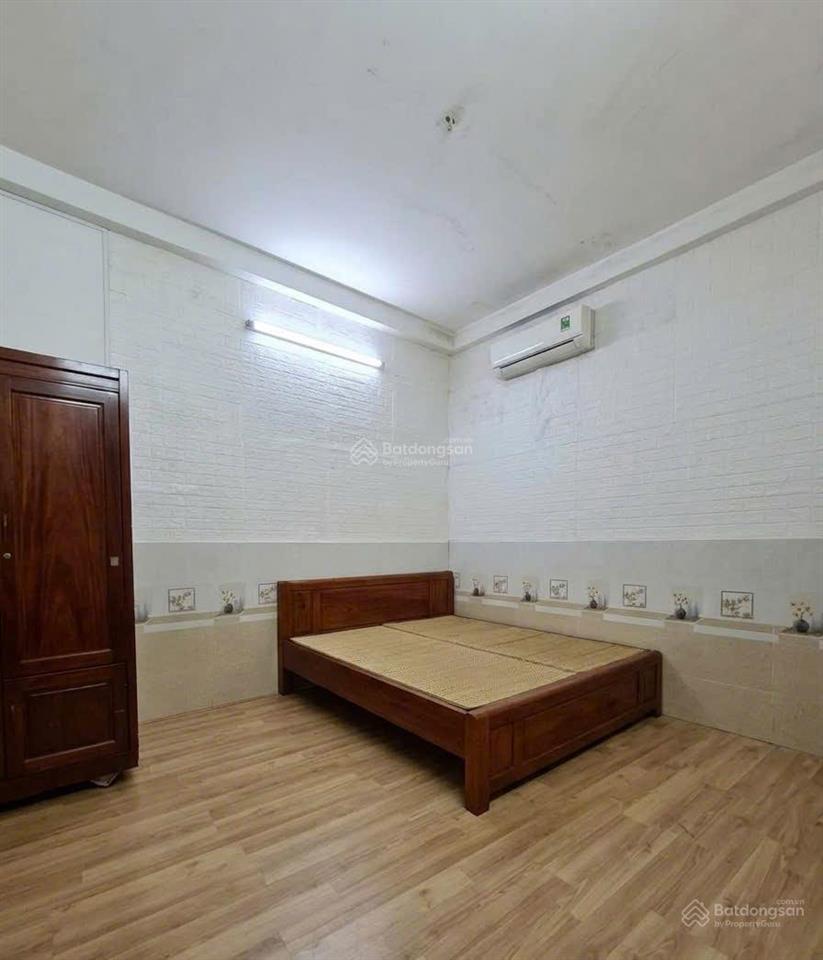 Ngay công viên gia định  nhà 2 tầng x 80m²  hẻm 2 xe hơi  bán gấp.