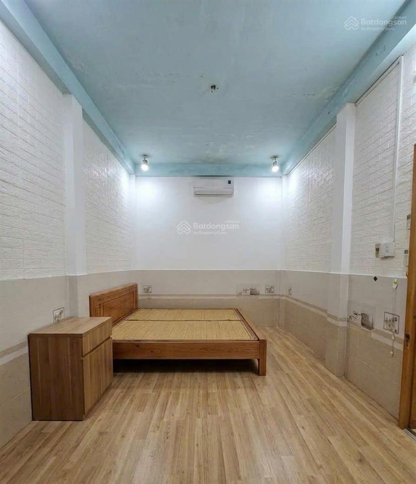 Ngay công viên gia định  nhà 2 tầng x 80m²  hẻm 2 xe hơi  bán gấp.