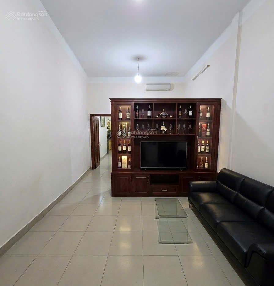 Ngang lớn bề thế  nhà 2 tầng x 68,6m²  hẻm 2 xe hơi ra đường bạch đằng.