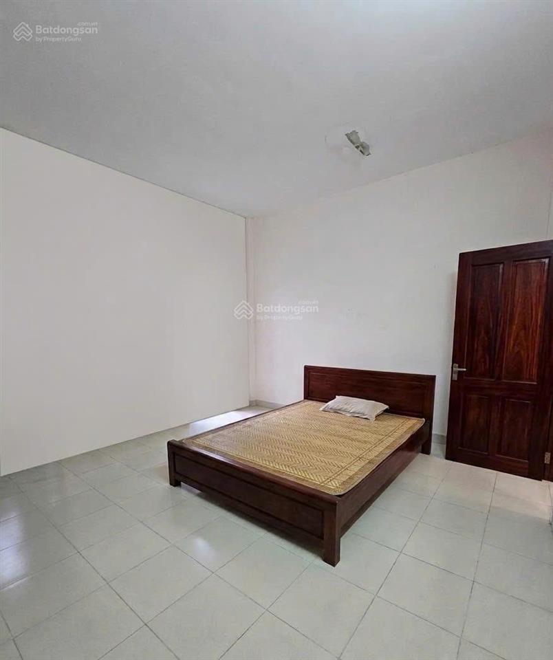 Ngang lớn bề thế  nhà 2 tầng x 68,6m²  hẻm 2 xe hơi ra đường bạch đằng.