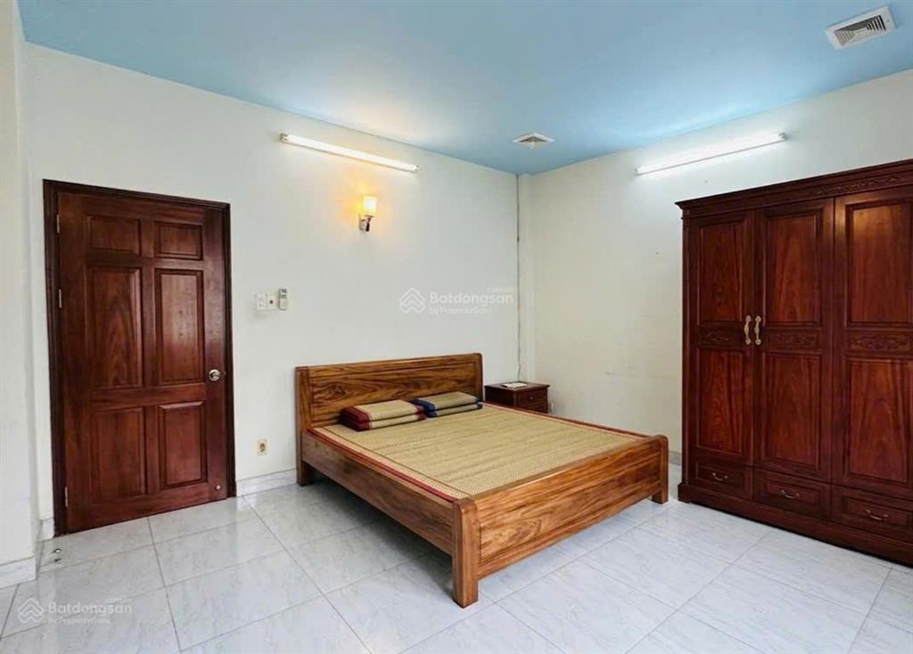 Bán nhanh  nhà 2 tầng x 62m² xe hơi đậu cửa ra đường nguyễn trung trực