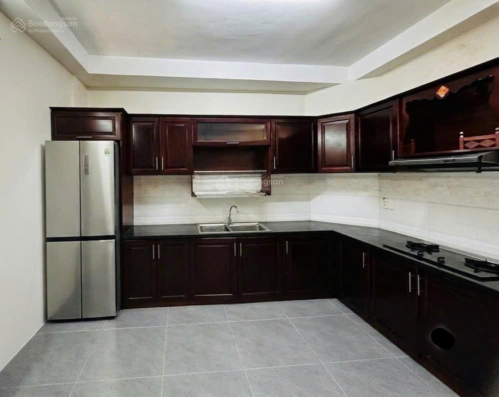 Bán nhanh  nhà 2 tầng x 62m² xe hơi đậu cửa ra đường nguyễn trung trực