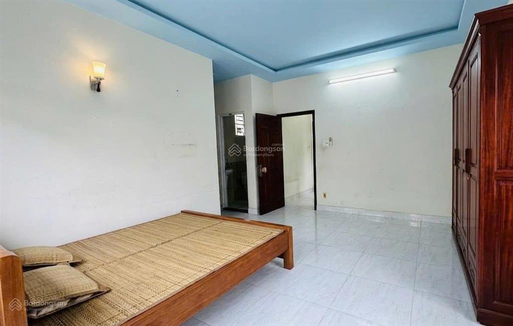 Bán nhanh  nhà 2 tầng x 62m² xe hơi đậu cửa ra đường nguyễn trung trực