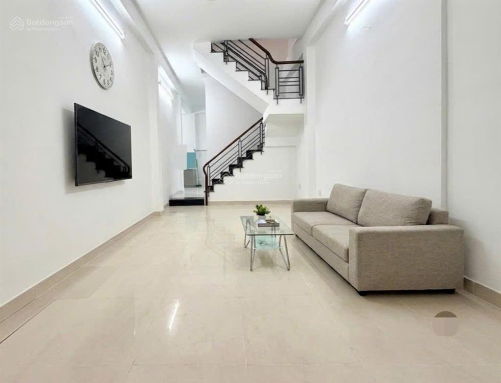 Giá tốt cho chủ mới 2 tầng x 48,2m2 nhà đẹp  xe hơi đỗ cửa ra đường nơ trang long.