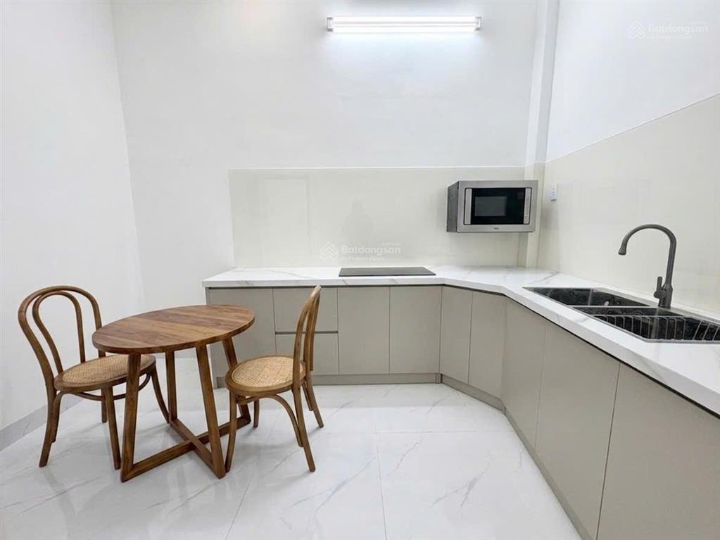 Giá tốt cho chủ mới 2 tầng x 48,2m2 nhà đẹp  xe hơi đỗ cửa ra đường nơ trang long.
