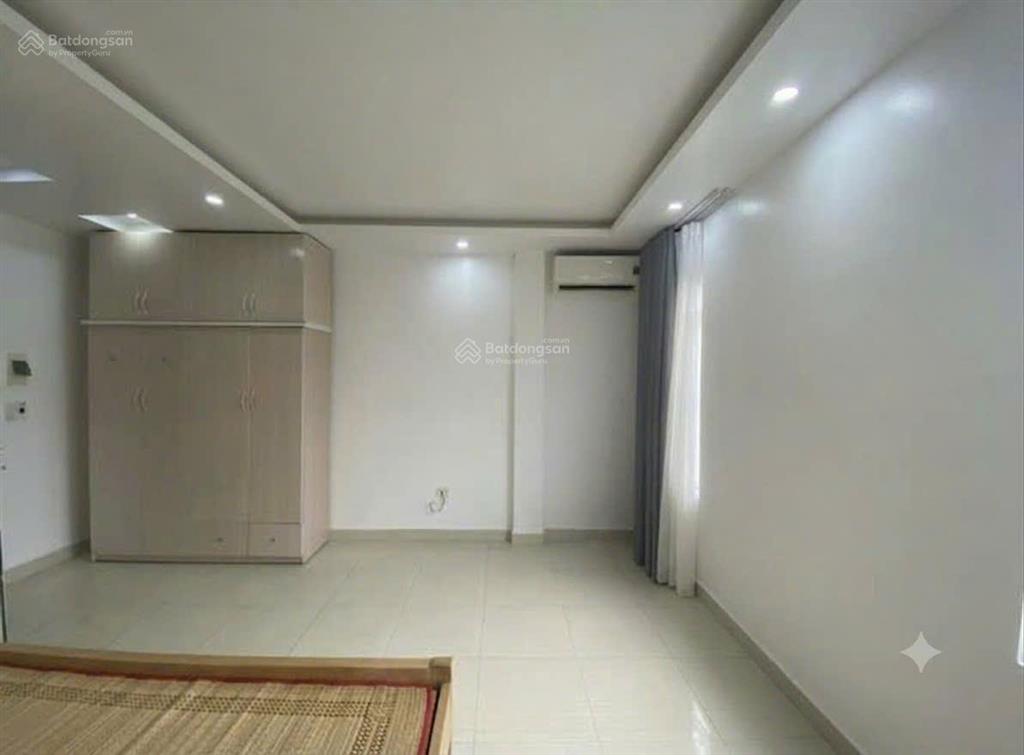 Giảm sâu  hẻm lớn 2 xe hơi nhà 4 tầng x 33,8m2 thông ra phan xích long