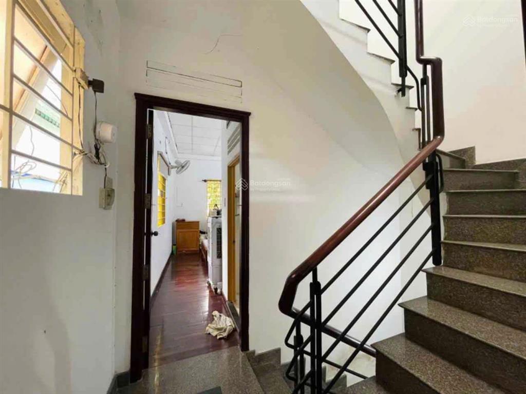 Trung tâm phan xích long, quận phú nhuận  nhà 4 tầng nhỏ xinh  giá cực tốt