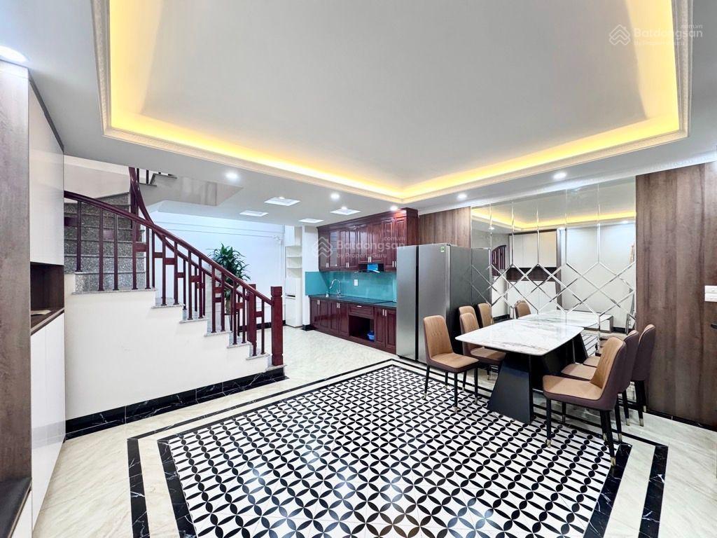 Bán nhà thạch bàn ô tô đỗ cửa  vị trí nhà ngõ rộng 6 tầng42m  giá rẻ