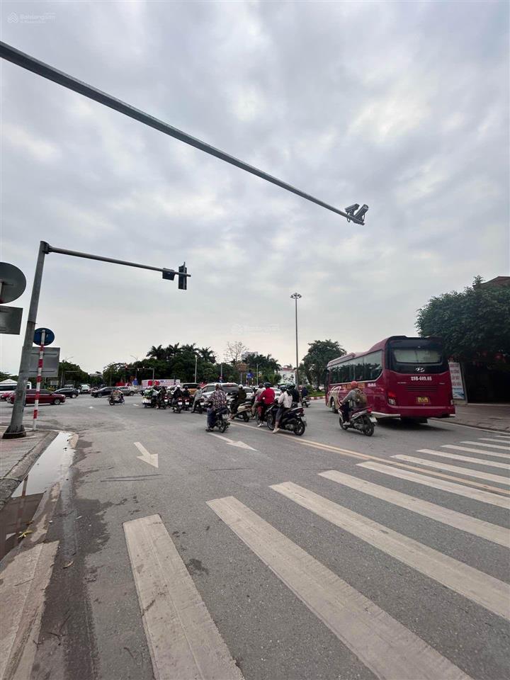 Bán nhà thạch bàn ô tô đỗ cửa  vị trí nhà ngõ rộng 6 tầng42m  giá rẻ
