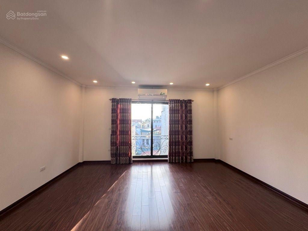 Bán nhà thạch bàn ô tô đỗ cửa  vị trí nhà ngõ rộng 6 tầng42m  giá rẻ