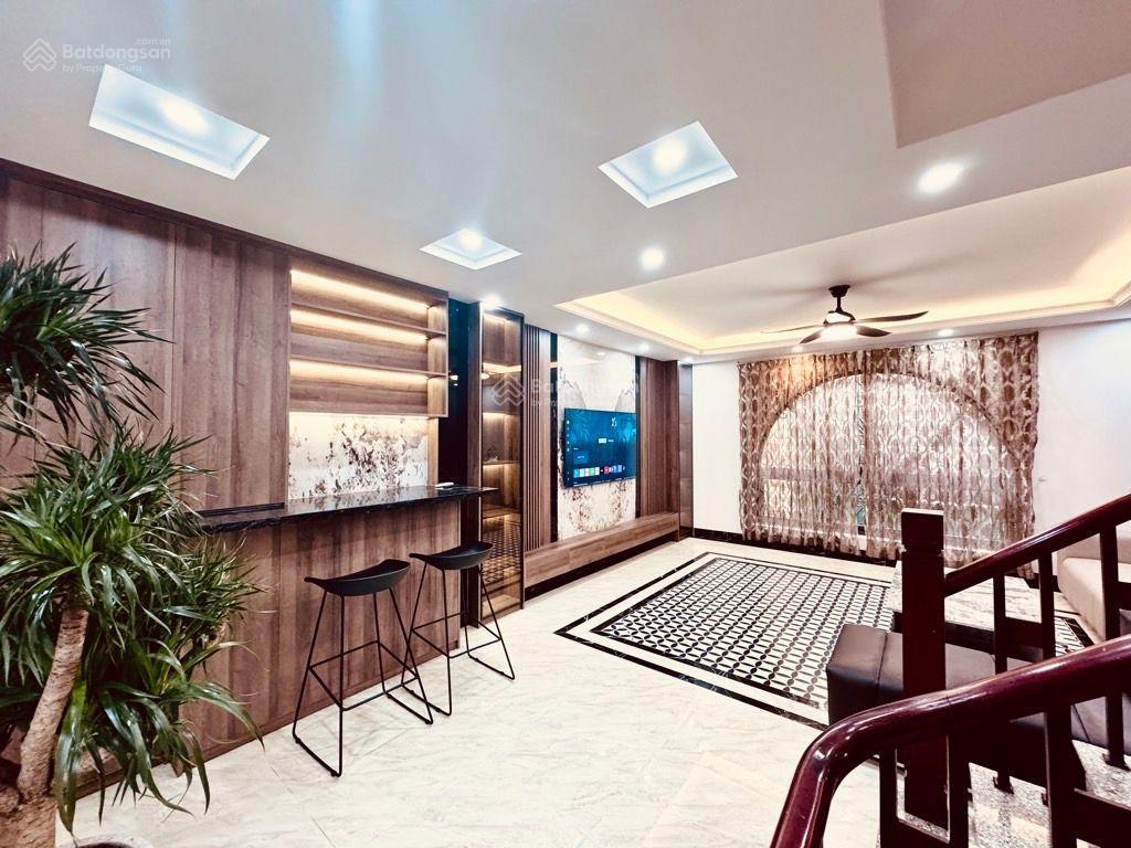 Bán nhà thạch bàn ô tô đỗ cửa  vị trí nhà ngõ rộng 6 tầng42m  giá rẻ