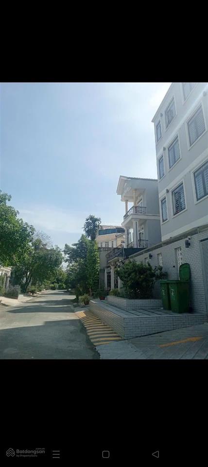 Bán căn biệt thự kế công viên. cạnh bến xe quận 8.