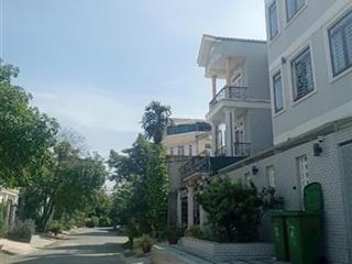 Bán căn biệt thự kế công viên. cạnh bến xe quận 8.