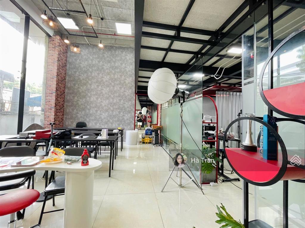 Sàn bia, game phố thái hà thiết kế sẵn sử dụng 150m2 cho thuê 30tr/tháng, mặt tiền rộng