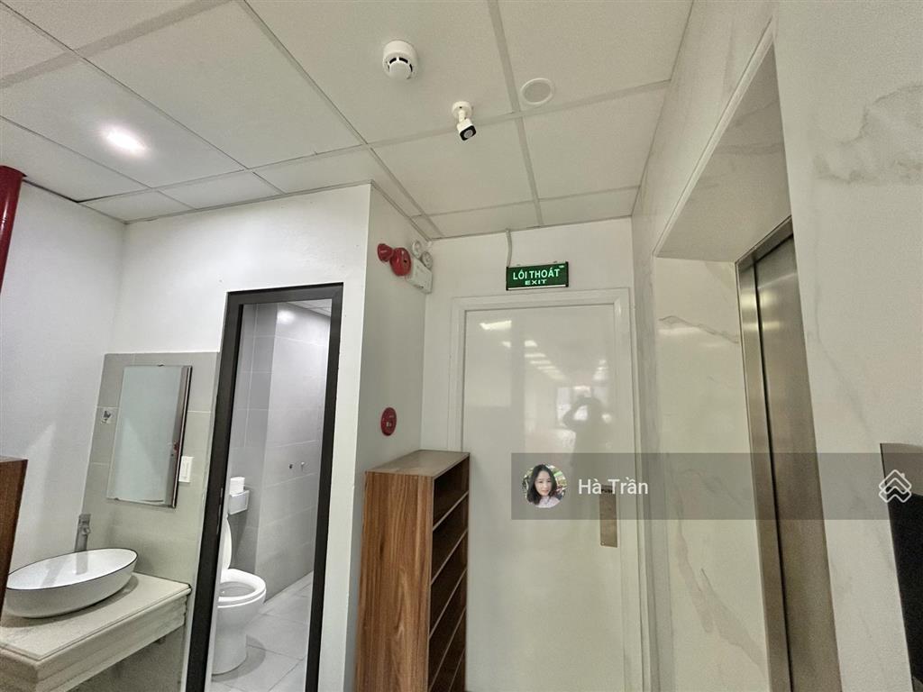 Còn trống 1 sàn hiếm có mặt phố yên lãng 110m2 cho thuê 20tr/tháng, thang máy, hầm xe, miễn phí dv