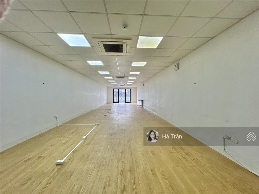 Còn trống 1 sàn hiếm có mặt phố yên lãng 110m2 cho thuê 20tr/tháng, thang máy, hầm xe, miễn phí dv