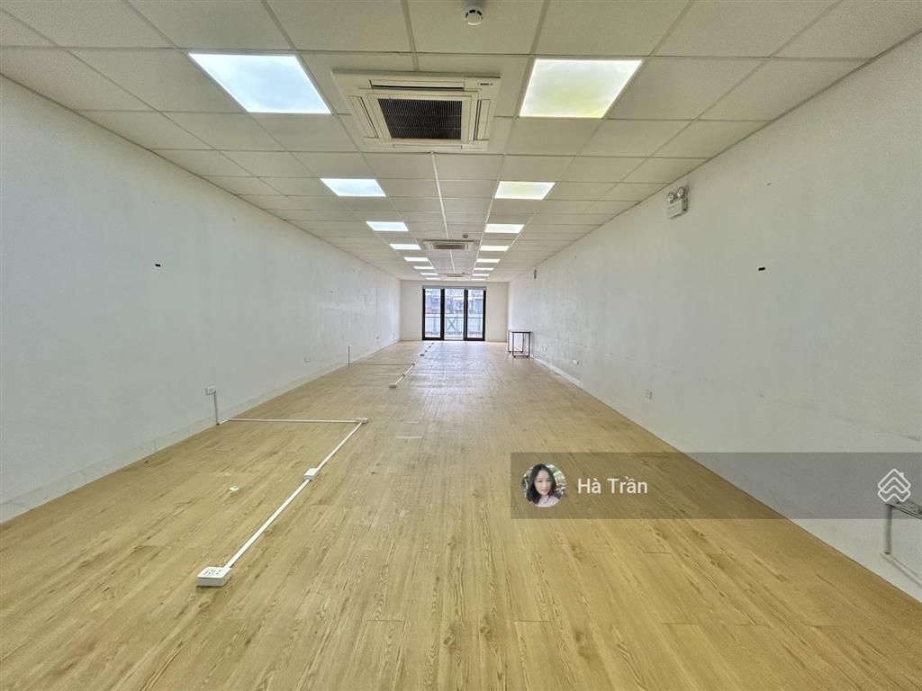 Còn trống 1 sàn hiếm có mặt phố yên lãng 110m2 cho thuê 20tr/tháng, thang máy, hầm xe, miễn phí dv