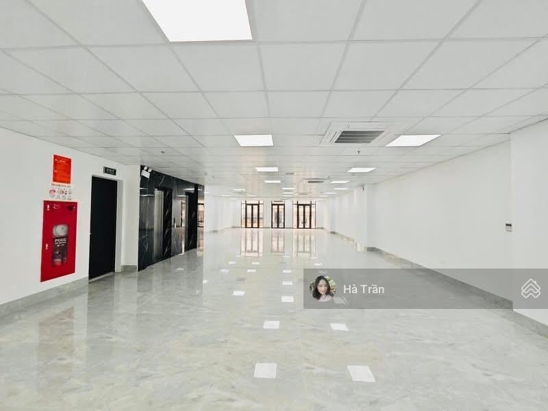 Tìm đâu ra! sàn vp trần thái tông 230m2 cho thuê 34tr/tháng, thang máy, hầm xe, bãi ô tô ngay cạnh
