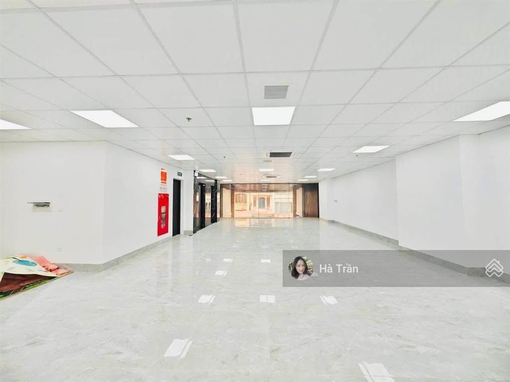 Tìm đâu ra! sàn vp trần thái tông 230m2 cho thuê 34tr/tháng, thang máy, hầm xe, bãi ô tô ngay cạnh
