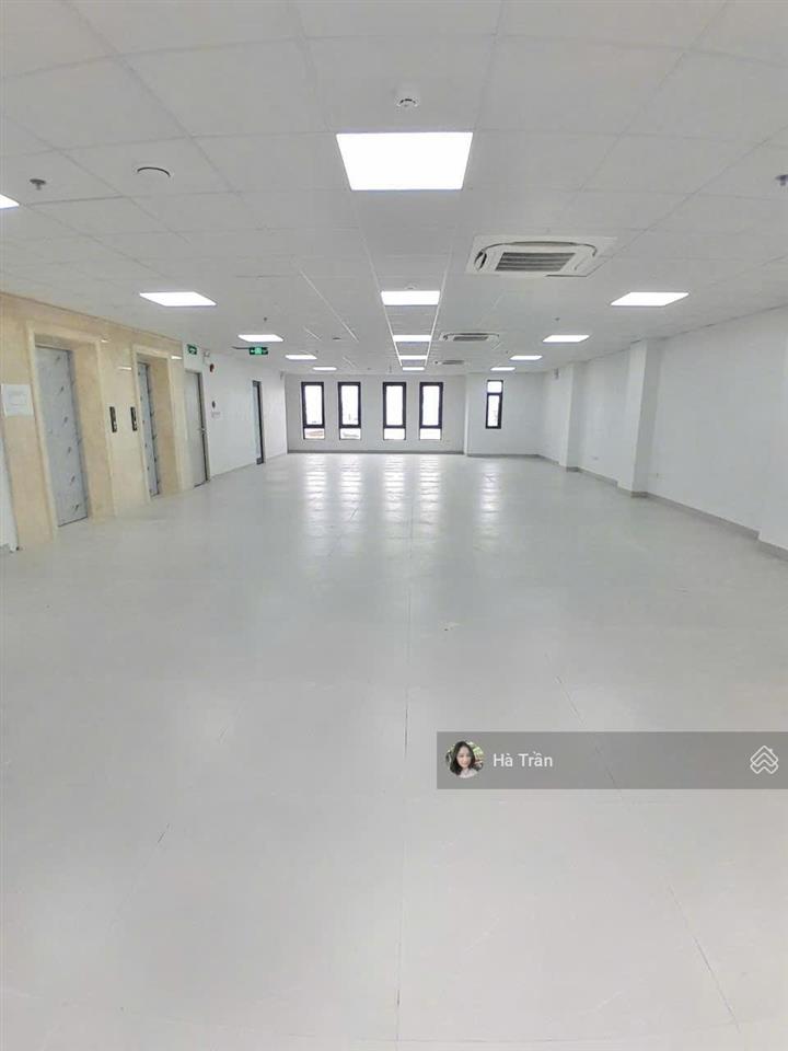 Sàn luxury! mặt phố hoàng cầu 180m2 cho thuê 48tr/tháng, 2 thang máy, hầm xe, 2 mặt tiền, bảo vệ