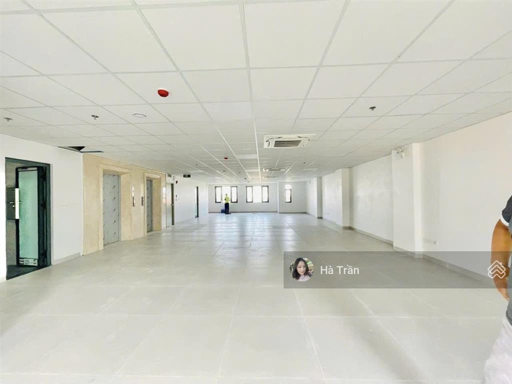 Sàn luxury! mặt phố hoàng cầu 180m2 cho thuê 48tr/tháng, 2 thang máy, hầm xe, 2 mặt tiền, bảo vệ
