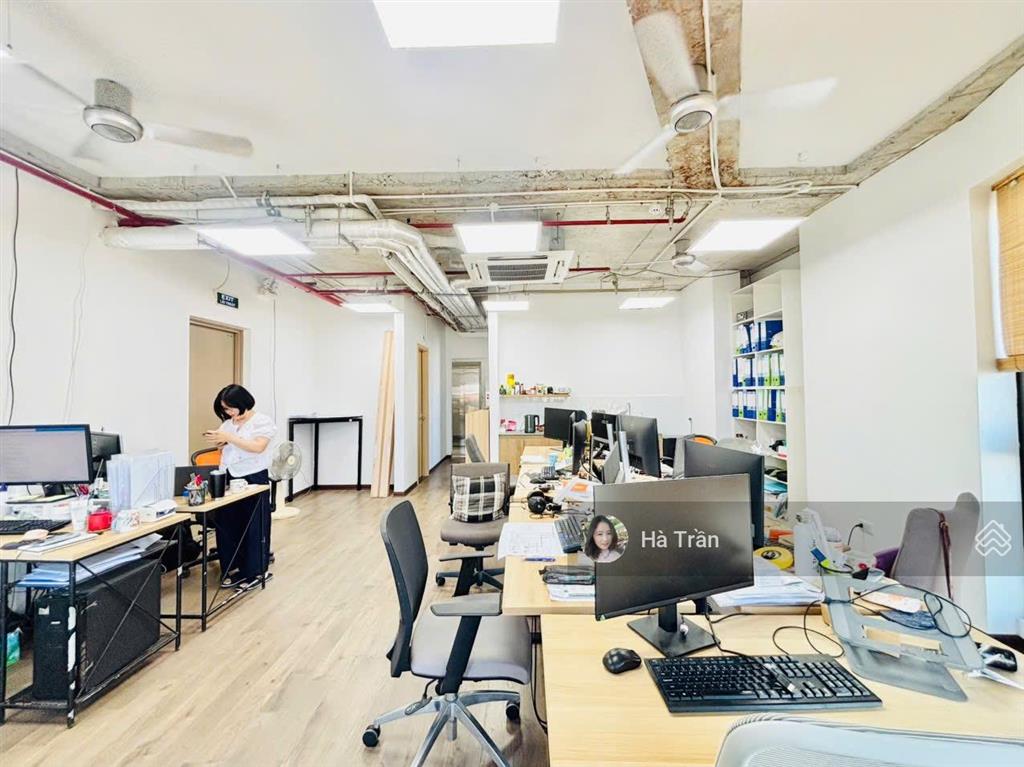 Nhanh chân! sàn vp đội cấn 140m2 cho thuê 26tr/tháng, view hồ, thang máy, 2 hầm xe, lô góc thoáng
