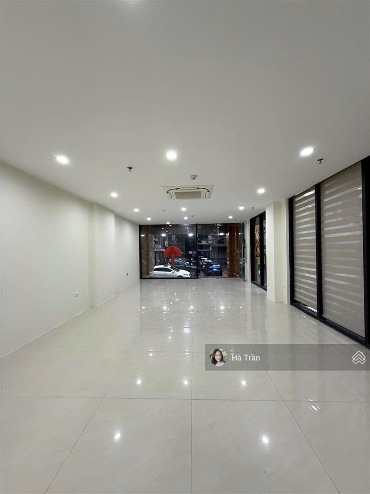 Cho thuê sàn vp hoàng quốc việt 120m2 chỉ 22tr/tháng, thang máy, hầm xe, full kính, bãi đỗ ô tô