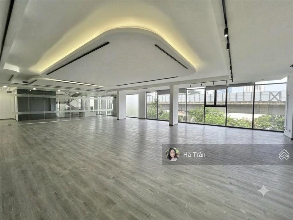 Đẹp mê! sàn vp kết hợp showroom mặt phố hoàng cầu 130m2 mặt tiền 15m, vỉa hè, view hồ, bảo vệ 24/7