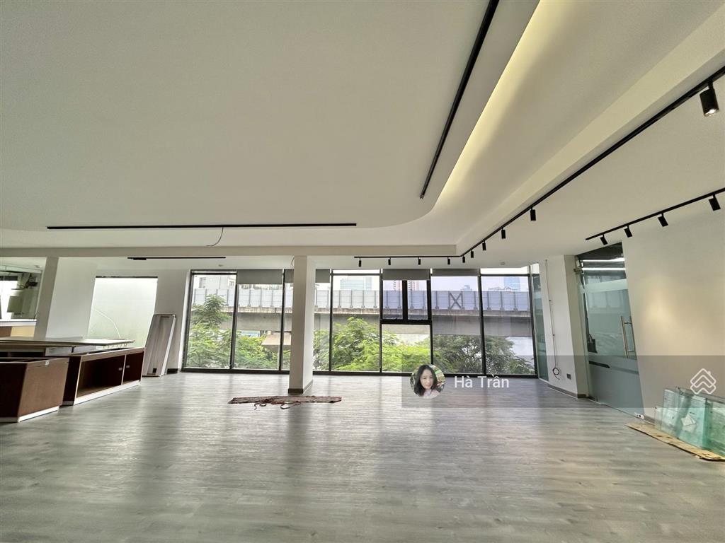 Đẹp mê! sàn vp kết hợp showroom mặt phố hoàng cầu 130m2 mặt tiền 15m, vỉa hè, view hồ, bảo vệ 24/7