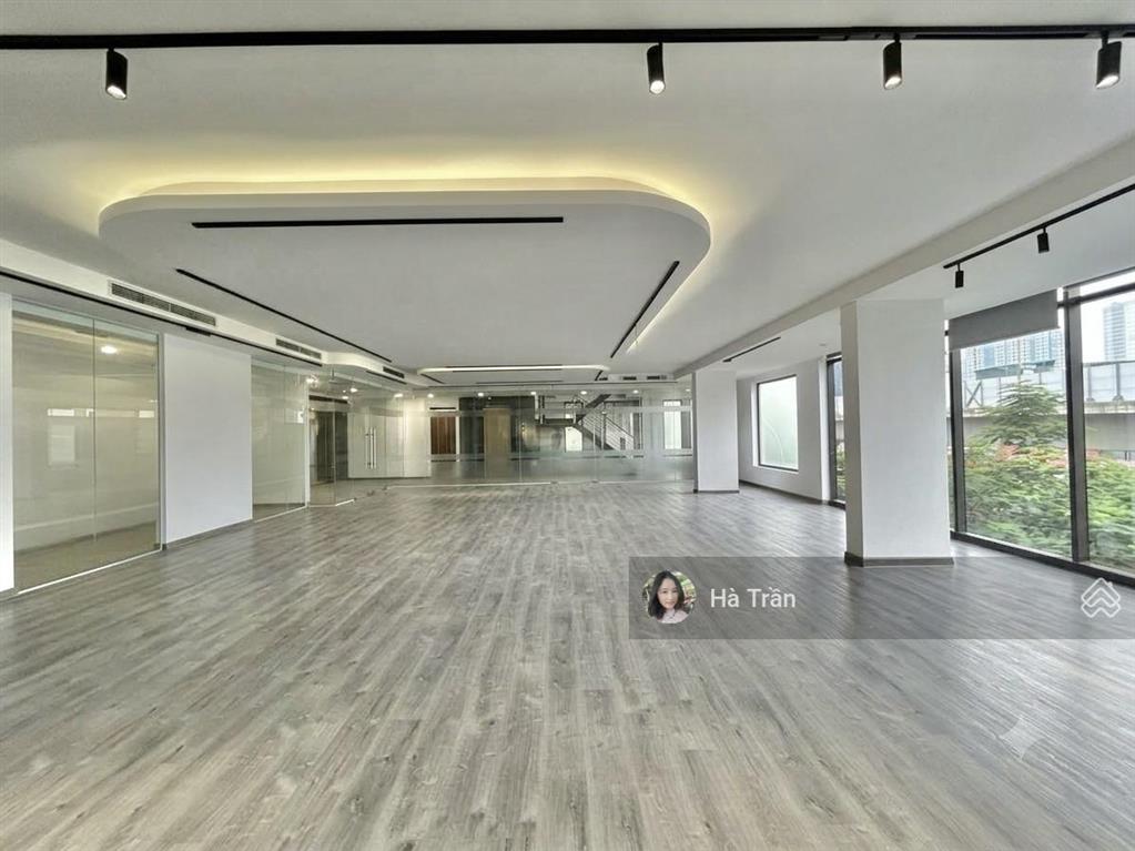 Đẹp mê! sàn vp kết hợp showroom mặt phố hoàng cầu 130m2 mặt tiền 15m, vỉa hè, view hồ, bảo vệ 24/7
