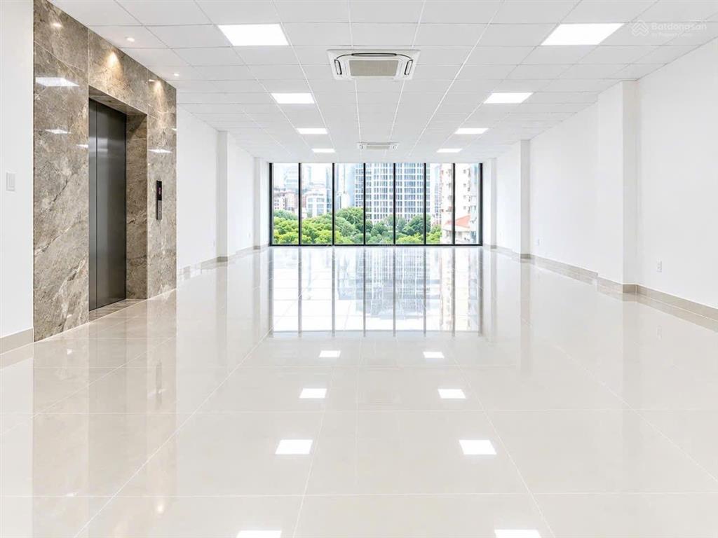 Mới toanh! tòa vp trần thái tông 190m2 cho thuê 39tr/tháng, hầm xe, thang máy, mặt tiền 8m