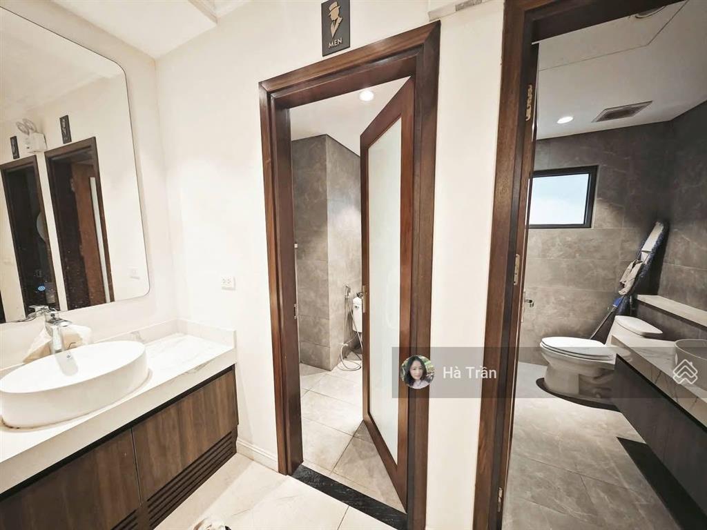 Ngon luôn! sàn văn phòng hoàng văn thái 180m2 cho thuê 40tr/tháng, thang máy, hầm xe, sẵn trần thảm