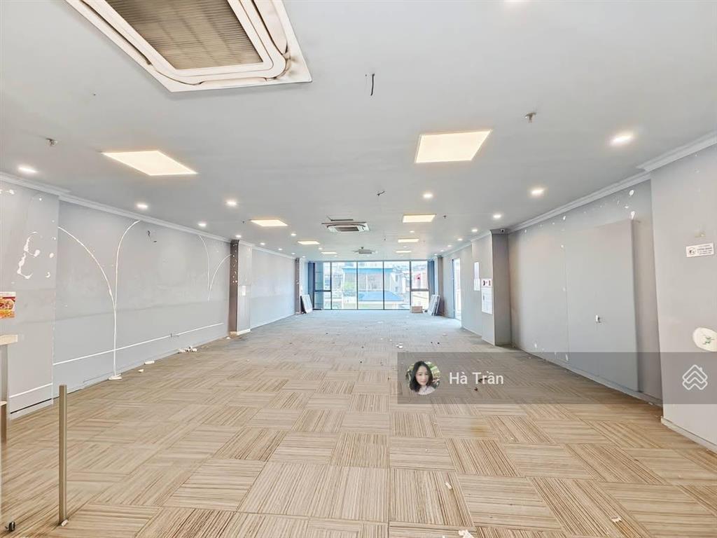 Ngon luôn! sàn văn phòng hoàng văn thái 180m2 cho thuê 40tr/tháng, thang máy, hầm xe, sẵn trần thảm