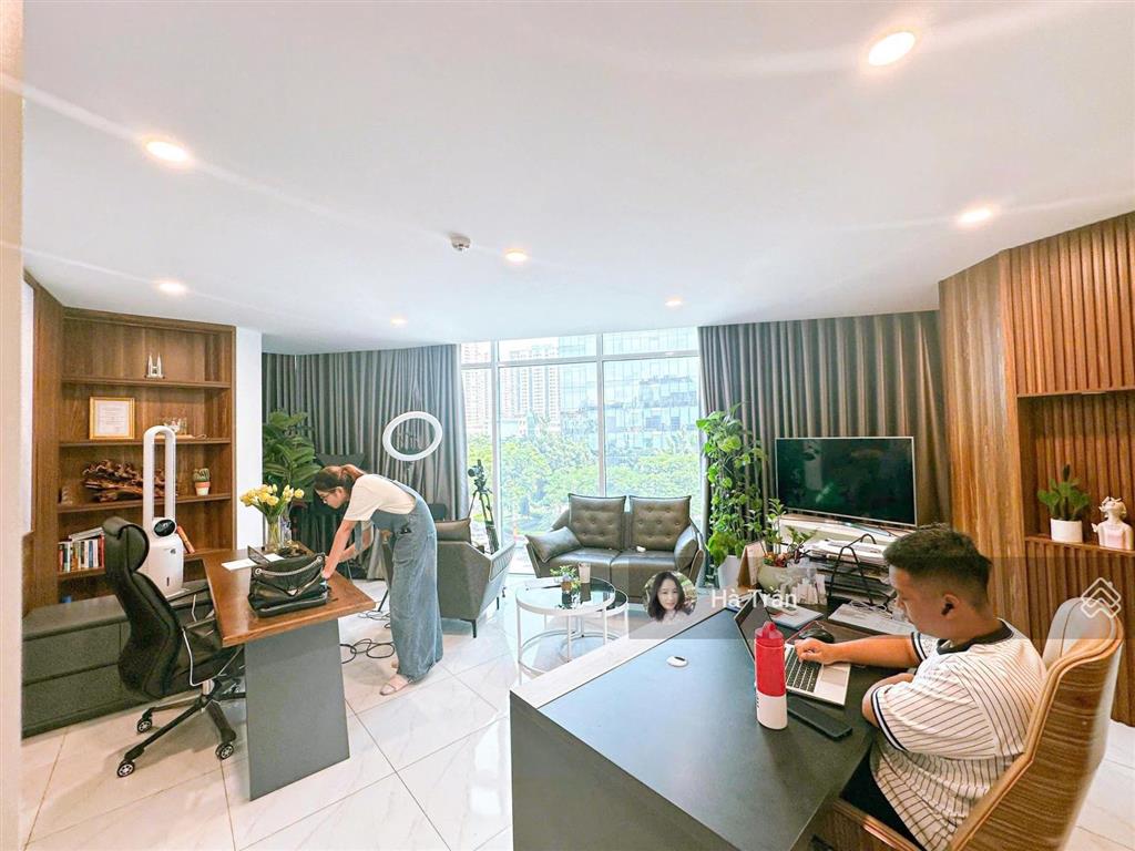Miễn phí dịch vụ! sàn vp trần duy hưng 200m2 chỉ 37tr/tháng, mặt tiền 8m, hầm xe, thang máy
