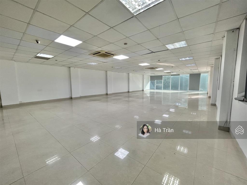 Còn trống sàn vp phố nguyễn thị định 180m2 cho thuê 35tr/tháng, thang máy, hầm xe, miễn phí dv