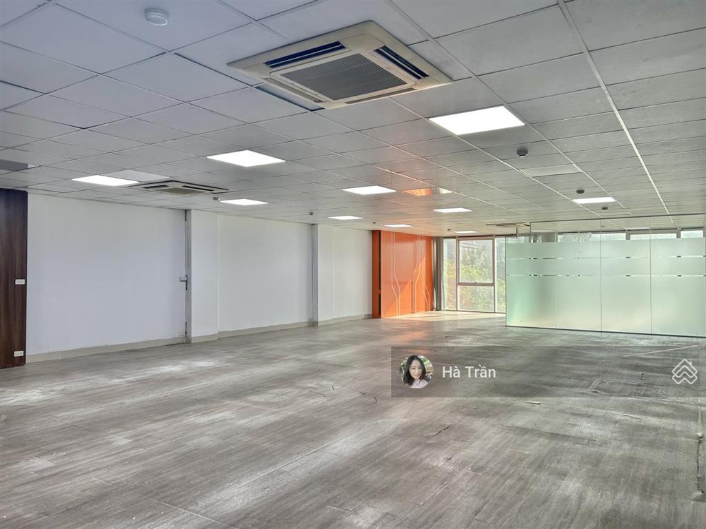 Còn trống sàn vp phố nguyễn thị định 180m2 cho thuê 35tr/tháng, thang máy, hầm xe, miễn phí dv