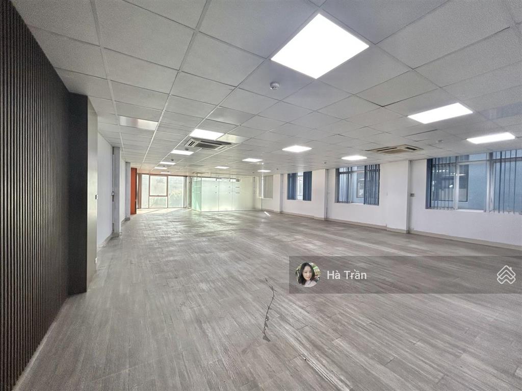 Còn trống sàn vp phố nguyễn thị định 180m2 cho thuê 35tr/tháng, thang máy, hầm xe, miễn phí dv