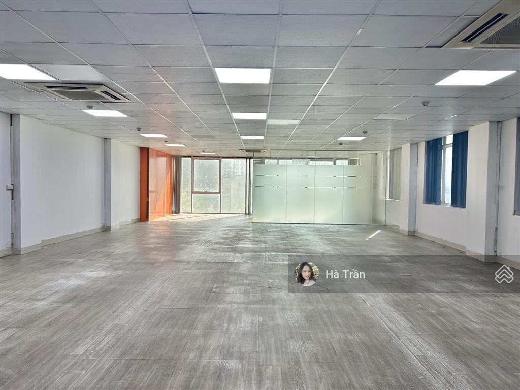Còn trống sàn vp phố nguyễn thị định 180m2 cho thuê 35tr/tháng, thang máy, hầm xe, miễn phí dv