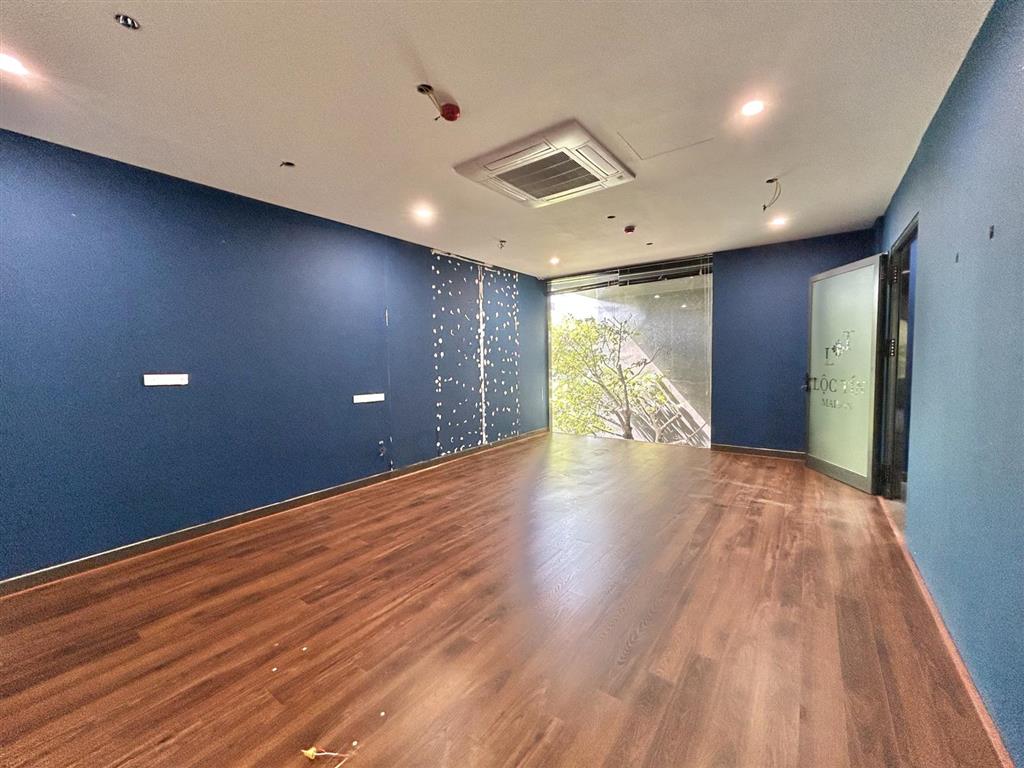 Thiết kế phong cách! sàn vp nguyễn xiển 120m2 cho thuê 21tr/tháng, thang máy, hầm xe, thoáng sáng