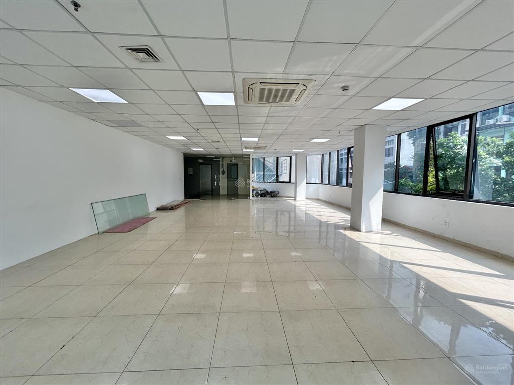 Giảm giá! sàn vp vương thừa vũ 130m2 chỉ 30tr/tháng, thang máy, hầm xe, vận hành chuyên nghiệp