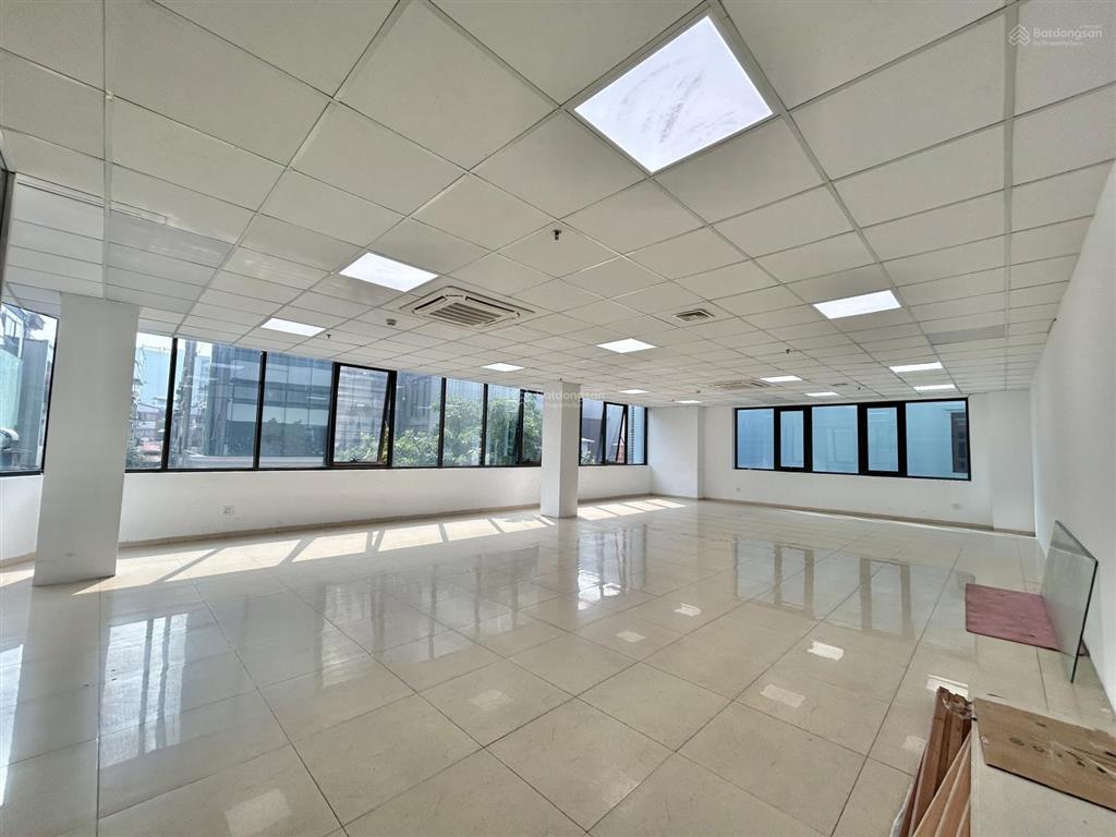 Giảm giá! sàn vp vương thừa vũ 130m2 chỉ 30tr/tháng, thang máy, hầm xe, vận hành chuyên nghiệp
