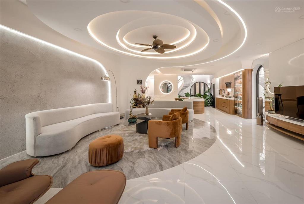 Bán nhà thiết kế đơn giản nhưng sang trọng, không phô trương, ngõ ô tô, khu vip tây hồ
