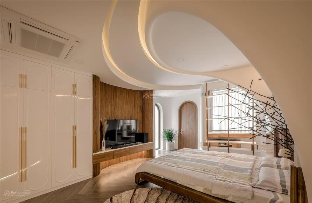 Bán nhà thiết kế đơn giản nhưng sang trọng, không phô trương, ngõ ô tô, khu vip tây hồ