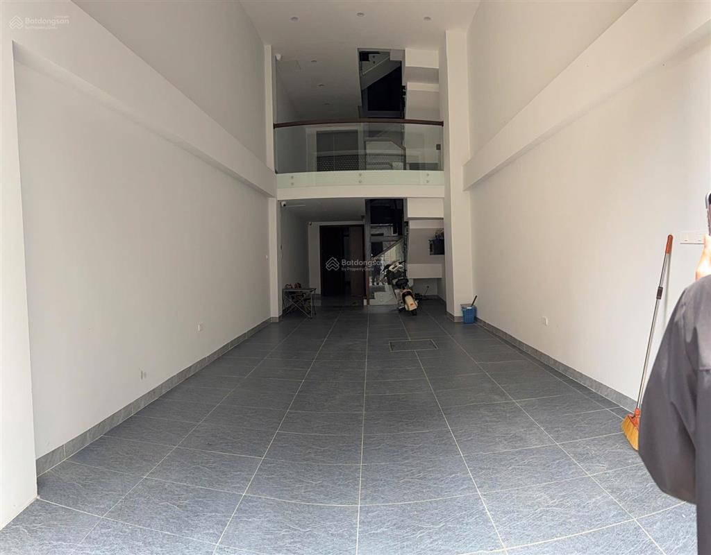 Bán nhà nguyên căn 6 tầng  có thang máy sổ đỏ trao tay