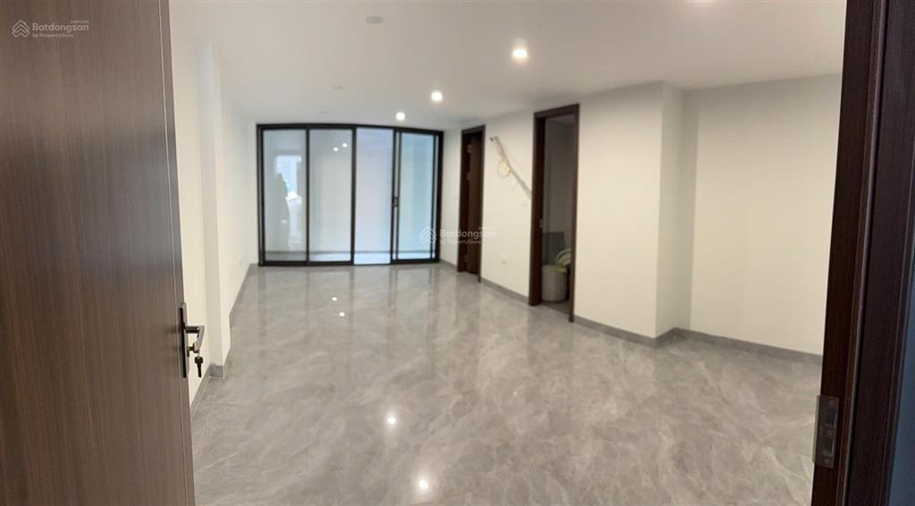 Bán nhà nguyên căn 6 tầng  có thang máy sổ đỏ trao tay
