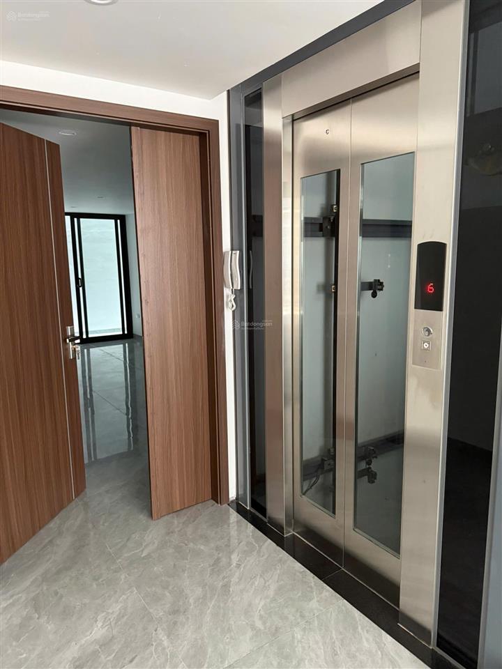 Bán nhà nguyên căn 6 tầng  có thang máy sổ đỏ trao tay