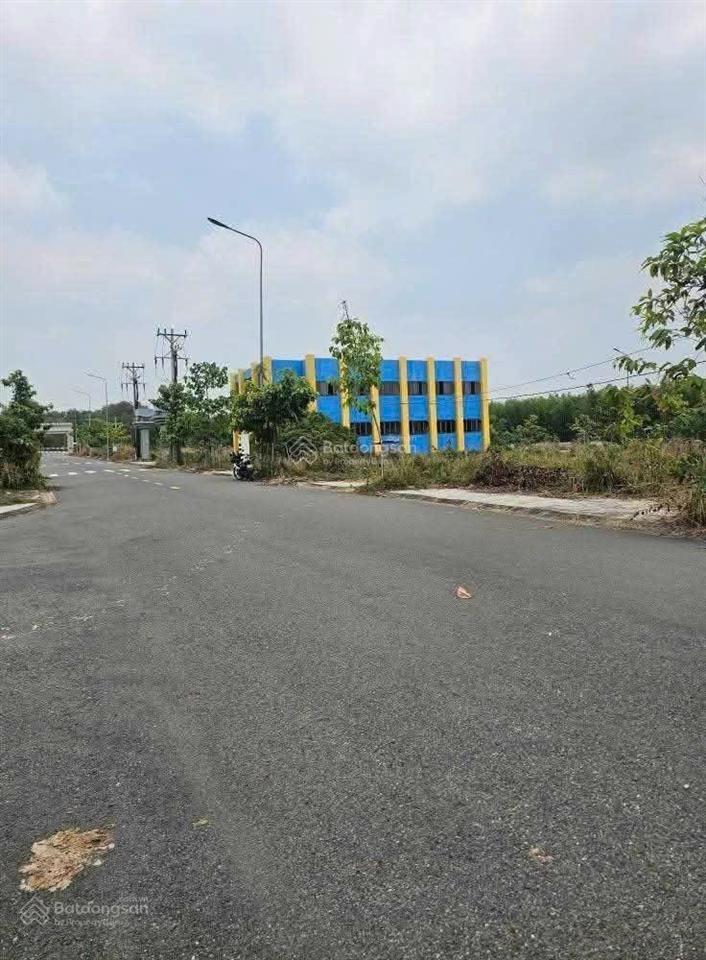 Bán đất chính chủ 80m2 gần hồ đá bàn, khu hành chính đất quốc, ttyt xã đất quốc